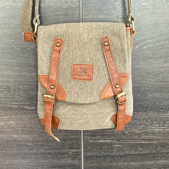 Carraig Donn Handbags - Like New Carraig Donn Thick Canvas Crossbody Bag w Cognac Leather Irish Brand